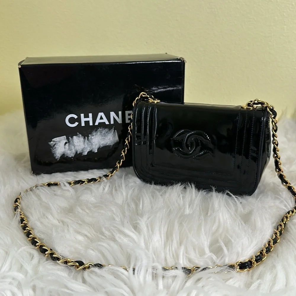 💯Authentic Chanel Black Patent Leather Chain Mini Bag🍀